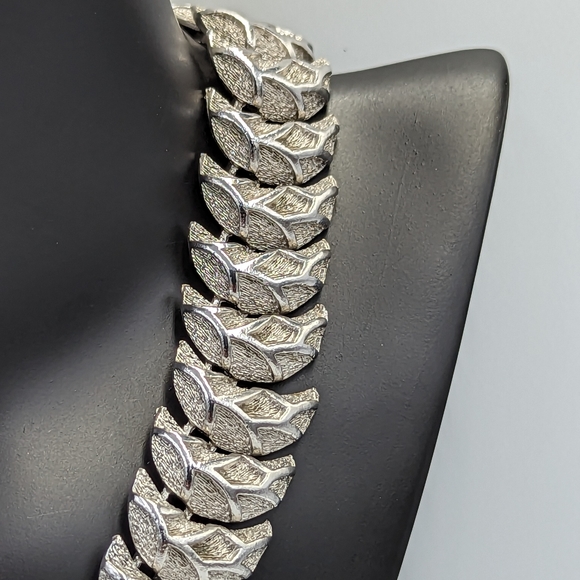 Vintage Coro Silver Tone Set Clip Earrings & Choker Wavy Links Necklace Brushed - Picture 5 of 12